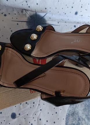 Нарядные босоножки