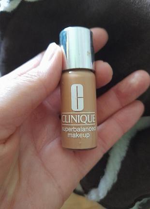 Тональный крем clinique. 0.5 флакона залишок