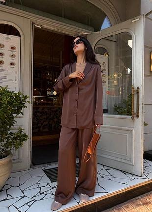 Жіночий шовковий брючний костюм зі штанами палаццо і сорочкою шоколадний колір