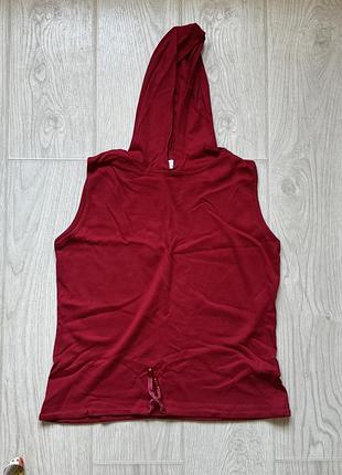 Майка с капюшоном красная
