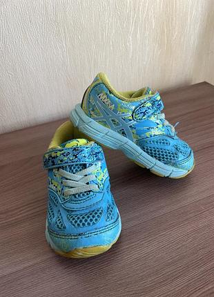Дитячі бігові кросівки asics noosa