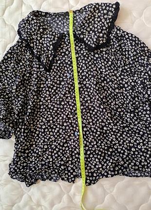 Свободная блузка блуза черного черного цвета в горох с белыми точками цветочками цветами цветками с рюшами с воротником нарядный наборный воротник