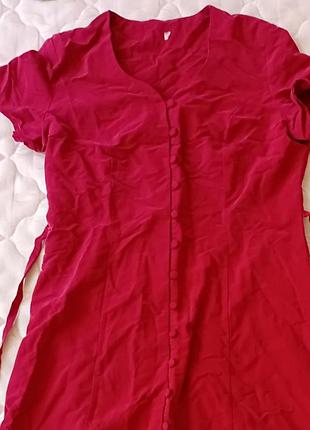 Сукня максі довга в підлогу пол темно - червона на ґудзиках з поясом на поясі коротким рукавом тканина на дотик як бархатна бархат оксамитова оксамит