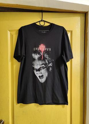 Как новая замечательная футболка,мерч подойдет для девушек и для парней, без консультов, оденила пару раз размер м подойдет на s