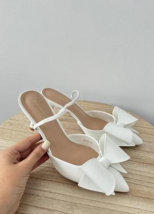 Білі туфлі на каблуку з бантиком туфлі бантики світлі туфлі на шпильці туфельки світлі на підборах біленькі туфлі елегантні туфлі на шпильці слінгбеки