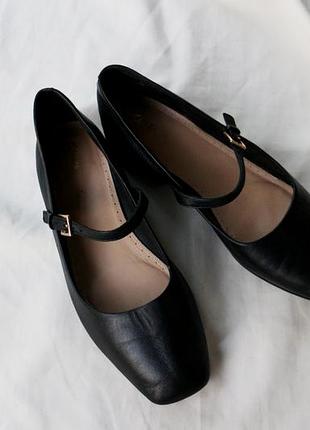 Шкіряні брендові якісні чорні туфлі від clarks