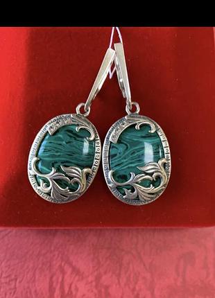 Срібні сережки підвіски з натуральним малахітом.
