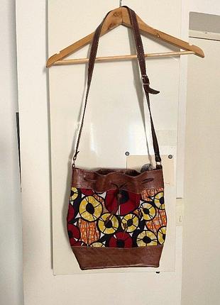 Интересная эксклюзивная кожаная сумка