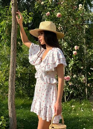 Шелковое сатиновое платье в принт с воланами