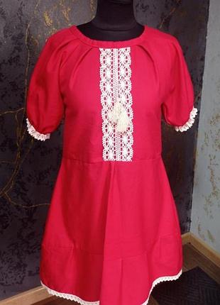 Нарядное платье с кружевом ручной работы