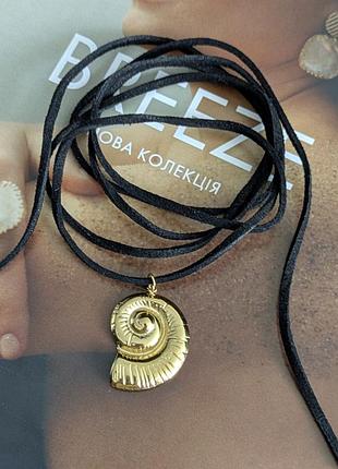Замшевий шнурок на шию з кулоном мушля морська ракушка чорний чокер намисто кольє в стилі бохо