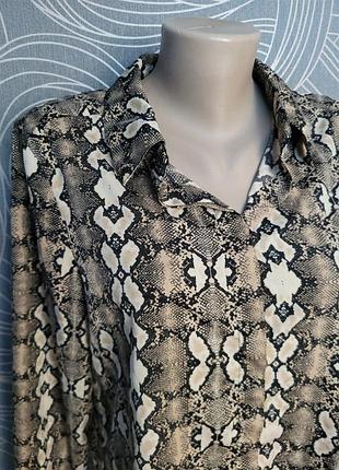 Новая тонкая классная блузка,  застёжка потайная планка