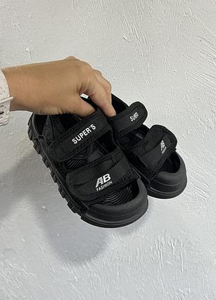 Класні босоніжки на хлопця