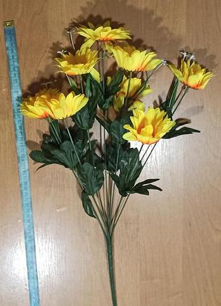 Букет гербер на 9 квіток. діаметр квiтки 10 см, висота букета 51 см.