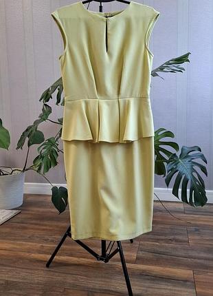 Платье с баской