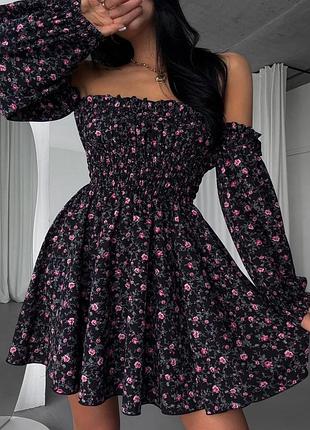 Красива сукня у квітковий принт з довгим рукавом
