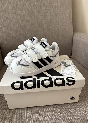 Дитячі кросівки adidas