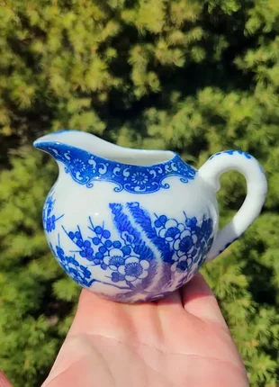 Старинный молочник, словарь. сакура. япония.