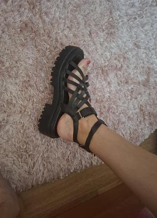 Босоножки женские