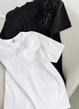 Футболка белая с объемной розой