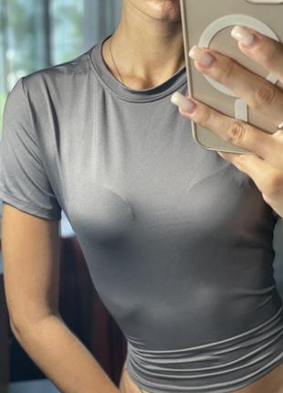 Сіра футболка