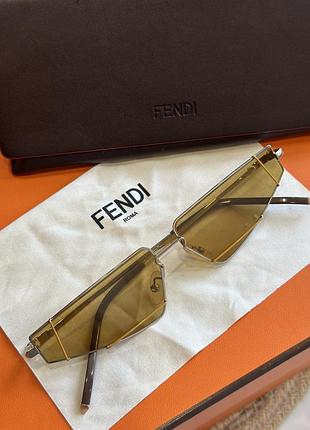 Сонцезахисні окуляри fendi в золотій оправі