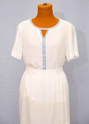 Блузка oversize прямого кроя с короткими рукавами и вышивкой спереди
✂️cesil