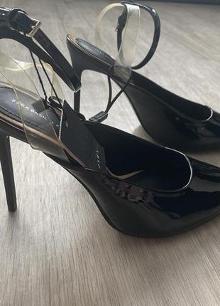 Туфлі zara лодочки лакові чорні на каблуку