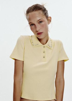 Поло женское желтое с украшениями zara