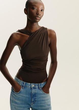 Боди асимметричное коричневое из тюля zara