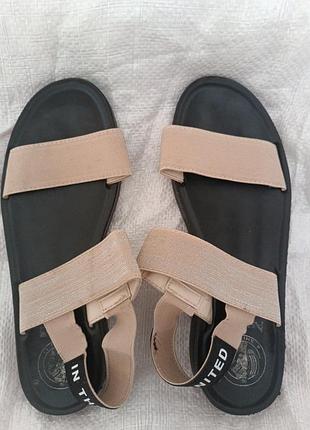 Босоножки на резинке р.40-41