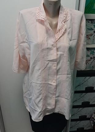 Шелковистая блуза с прошвой нежно персиковая