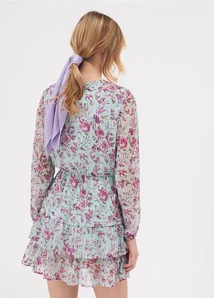 Жіночна сукня