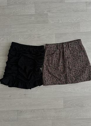 Джинсовая мини юбка лео принт stradivarius + юбка с воланами и драпировкой cropp.