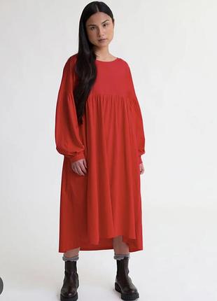 Шикарное с карманами и опущенными объемными рукавами платье 👗