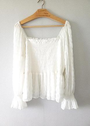 Блузка молочного цвета