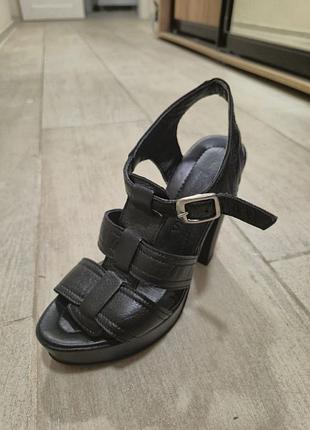 Кожаные туфли новые на каблуке платформе готические ботинки босоножки