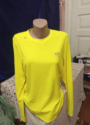 Яркий лонгслив