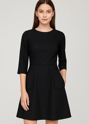 Чорна мінімалістична сукня must have з накладними кишенями