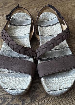 El naturalista шкіряні жіночі босоніжки р.39(25,5 см)