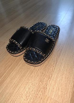 Шльопанці chanel