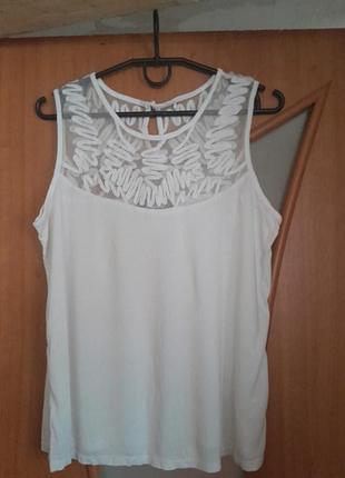 Белая футболка