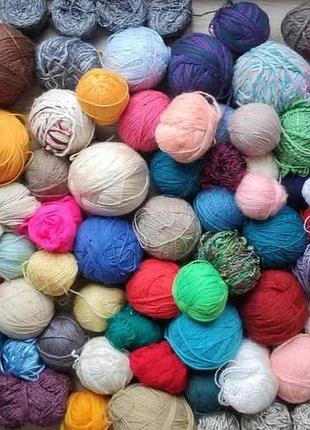 Остатки ,моточков,клубочки,разные цвета и состав