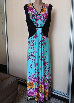 Эластичное платье с этикеткой emily