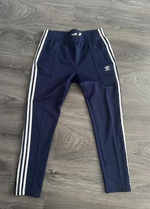 Штани Kobe adidas originals 🔥 стильні, зручні та в ідеальному стані! розмір l (eu 40).