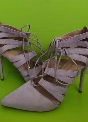 Серые босоножки ботильоны шпилька на завязках new look, 8/42