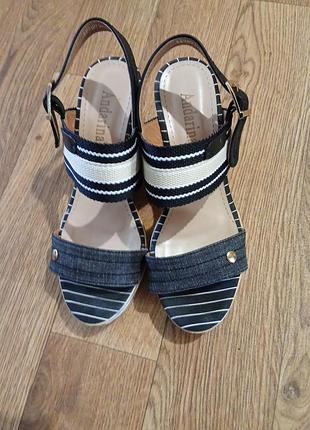 Жіночі сандалі