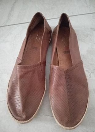 Шкіряні мокасини.