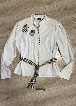 Белая рубашка в стиле burberry