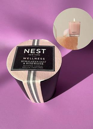 Ароматична свічка з гімалайською сіллю та трояндовою водою nest wellness himalayan salt & rosewater